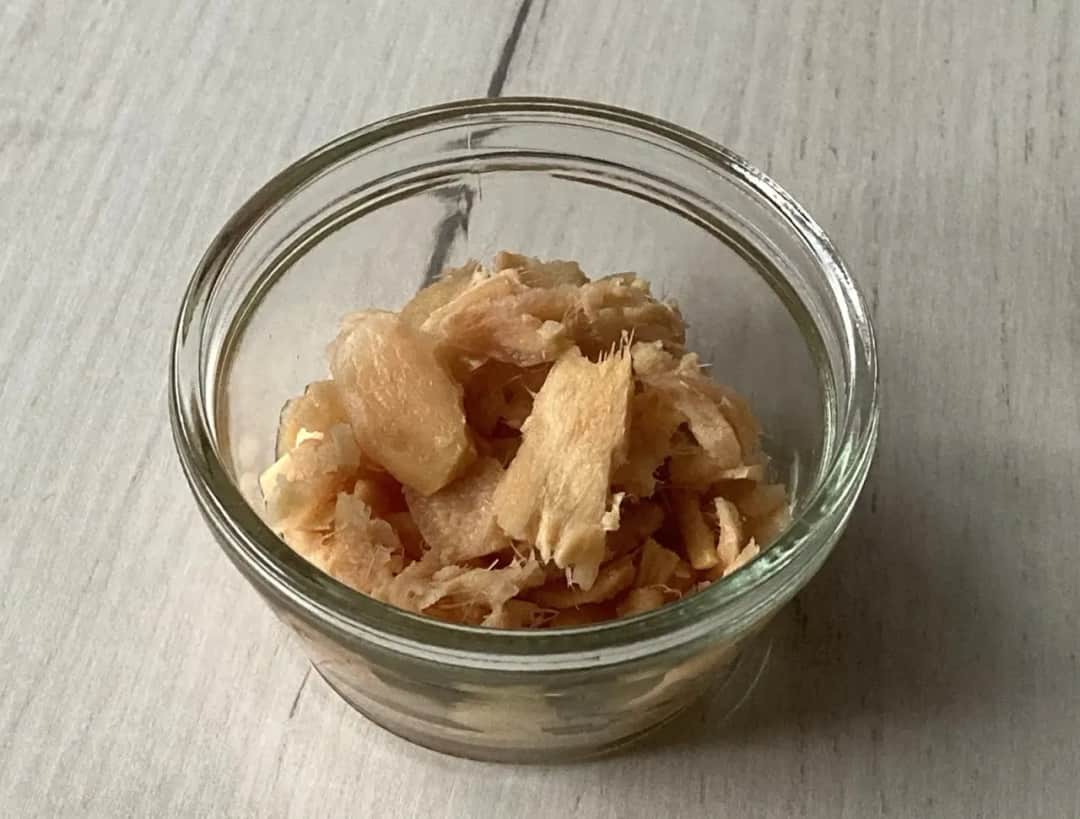 Domowy sposób na marynowanie imbiru do herbaty. Prosty przepis bez wysiłku