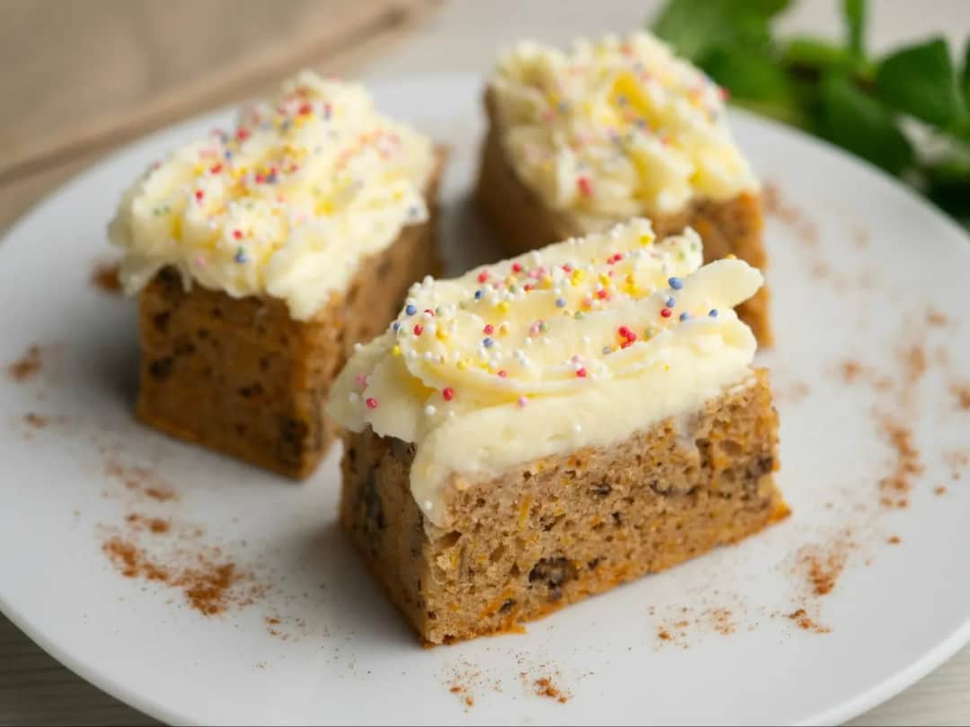 Pyszne ciasto marchewkowe w wersji angielskiej. Prosty przepis krok po kroku