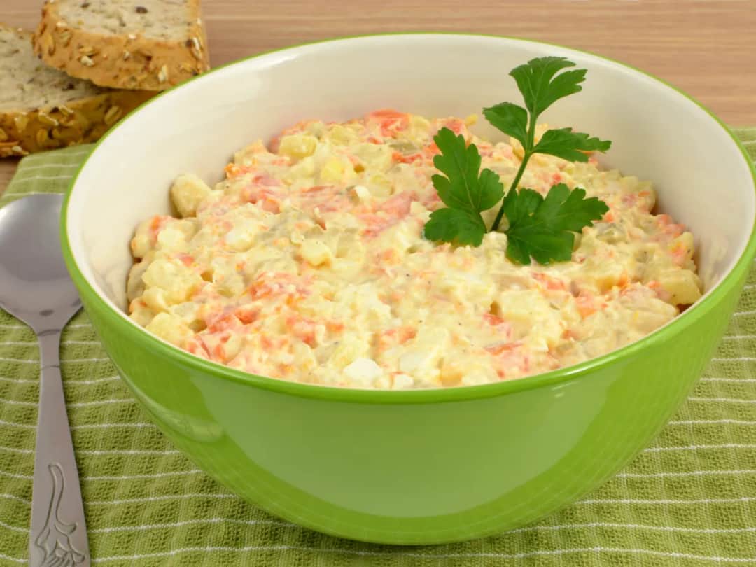 Cebula w sałatce jarzynowej: Zaskakujący przepis, który musisz znać!