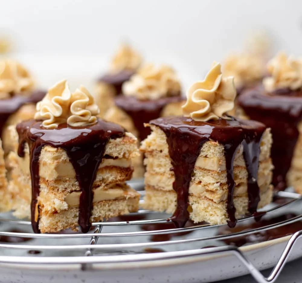 Przepis na ciasto z krówkami: Pyszny deser krok po kroku