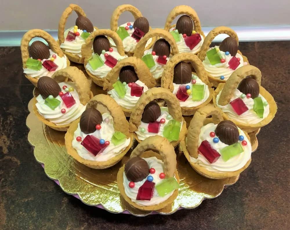 Pyszne koszyczki z ciasta: Prosty przepis na kruche babeczki z nadzieniem