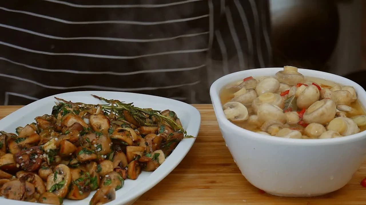 Jak ugotować pieczarki do sałatki? Prosty sposób na idealny dodatek Jak ugotować pieczarki do sałatki? Prosty sposób na idealny dodatek