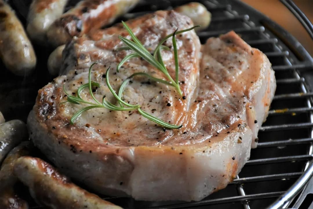 Jakie przyprawy do schabu? 10 najlepszych kombinacji smaków